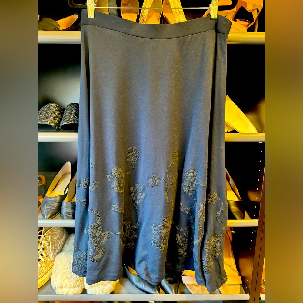 New! Never Worn Midi H&M Trumpet Skirt